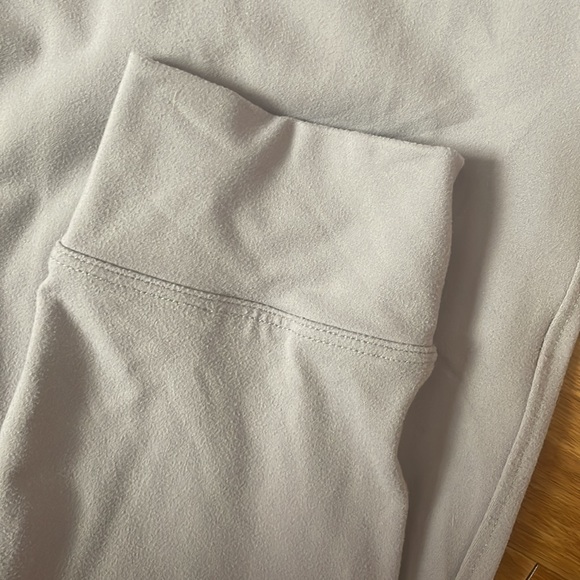 gently worn Under Armour lilac joggers - Picture 4 of 6